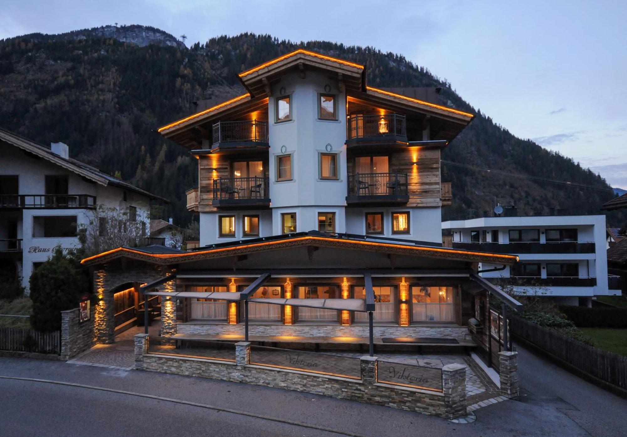 Hotel Viktoria & Landhaus Joggl Mayrhofen Ngoại thất bức ảnh