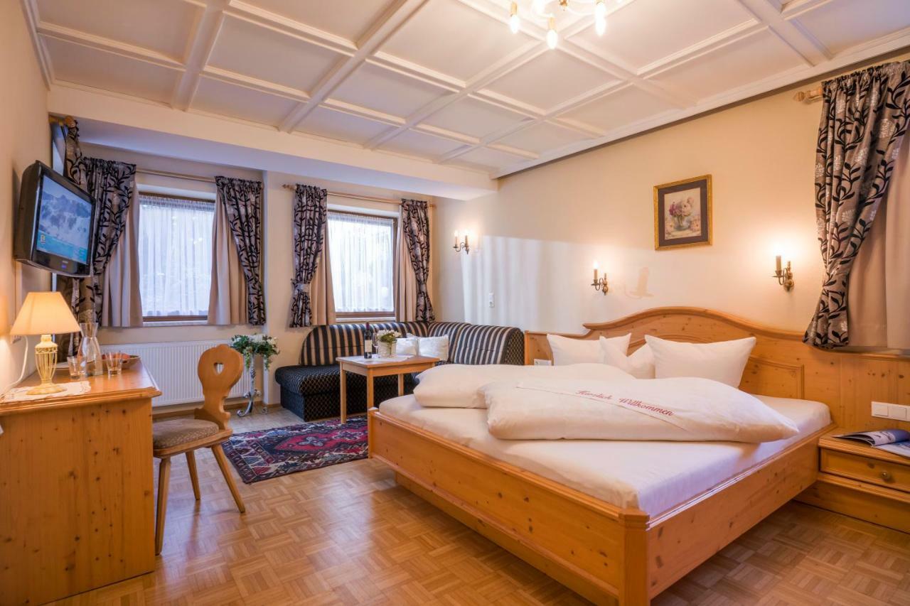 Hotel Viktoria & Landhaus Joggl Mayrhofen Ngoại thất bức ảnh