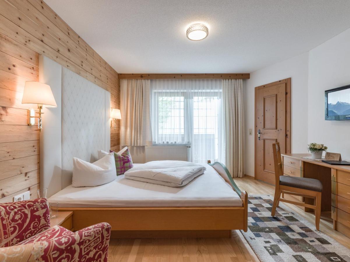 Hotel Viktoria & Landhaus Joggl Mayrhofen Ngoại thất bức ảnh